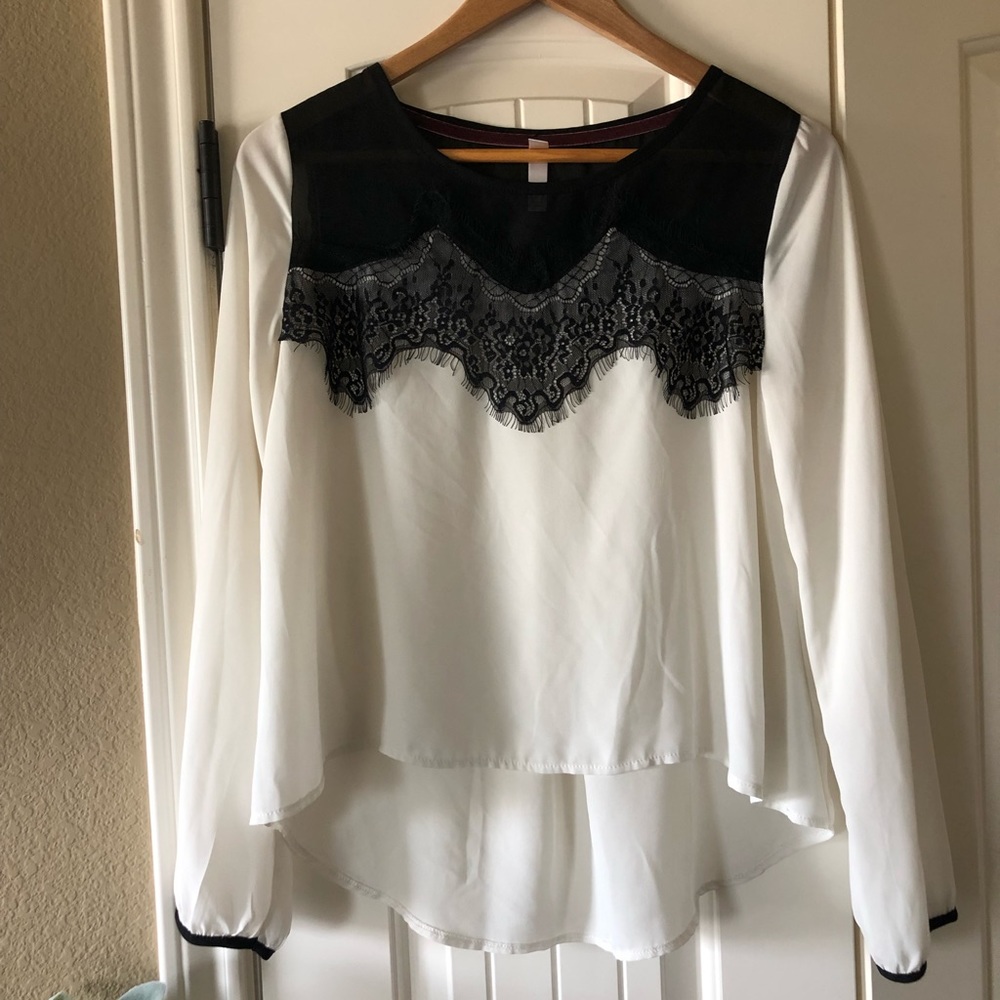 Xhilaration black and white blouse